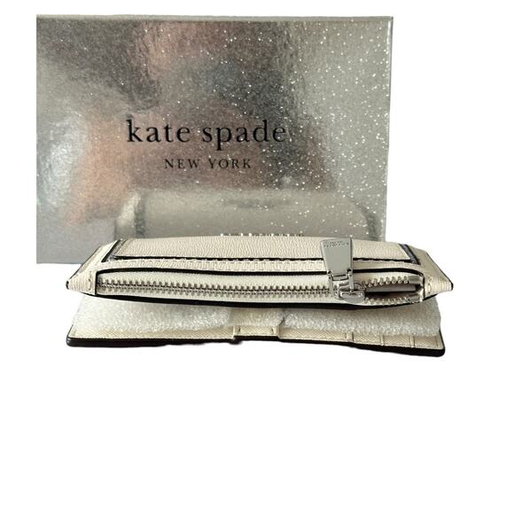 NWT Kate Spade White Wallet with Silver  accents. Includes gift 🎁 box - Picture 5 of 15